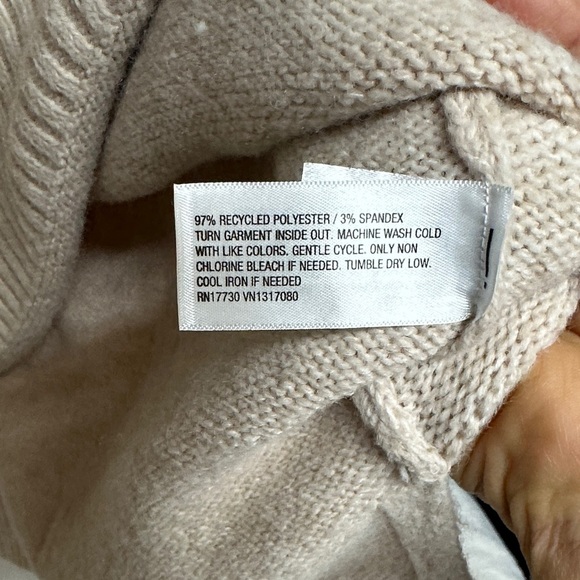 Wild Fable Beige V-Neck Sweater - Picture 5 of 8